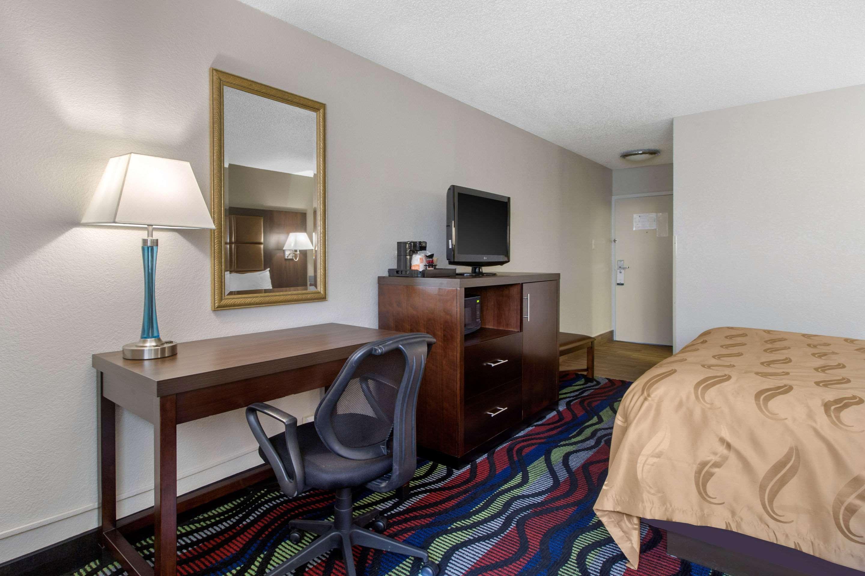 Quality Inn Кууквил Екстериор снимка