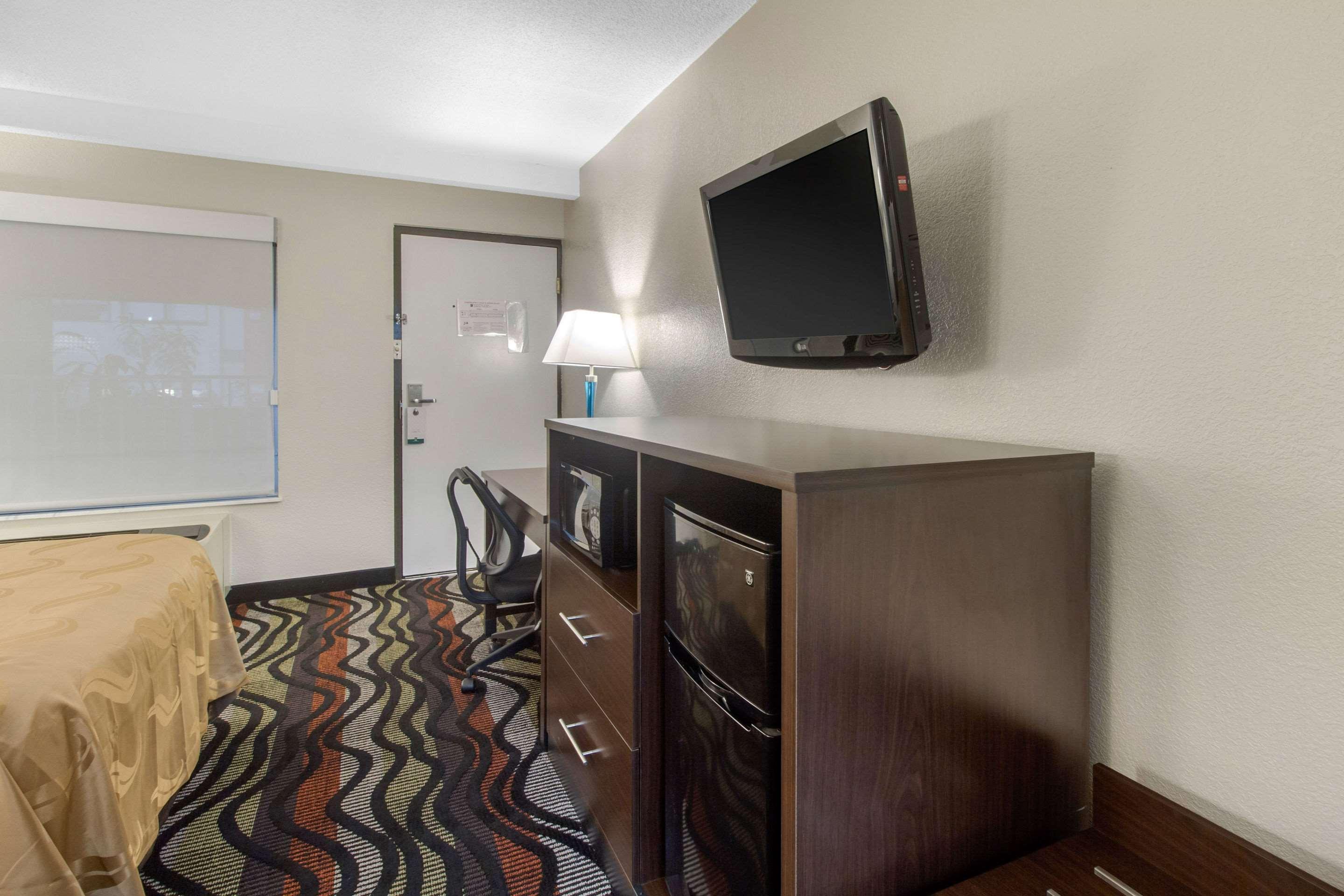 Quality Inn Кууквил Екстериор снимка