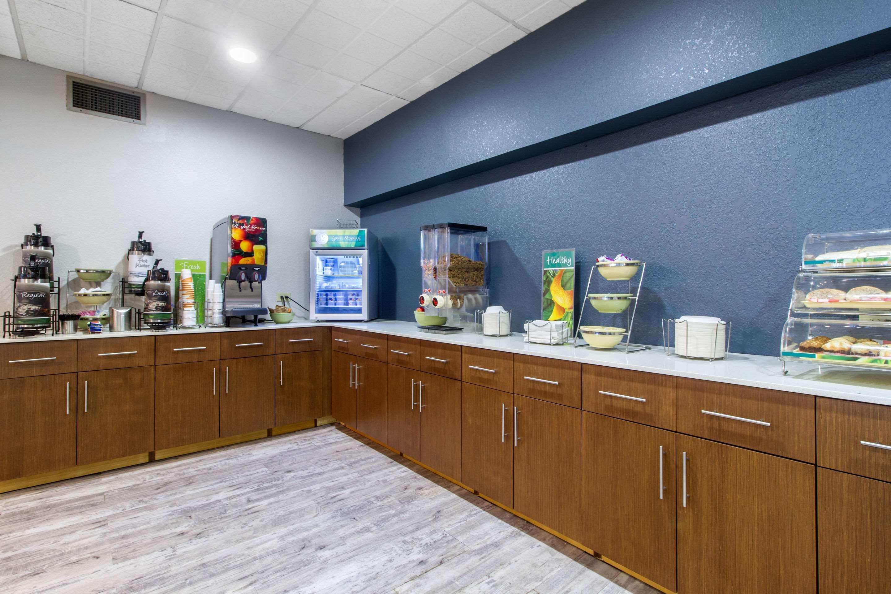 Quality Inn Кууквил Екстериор снимка