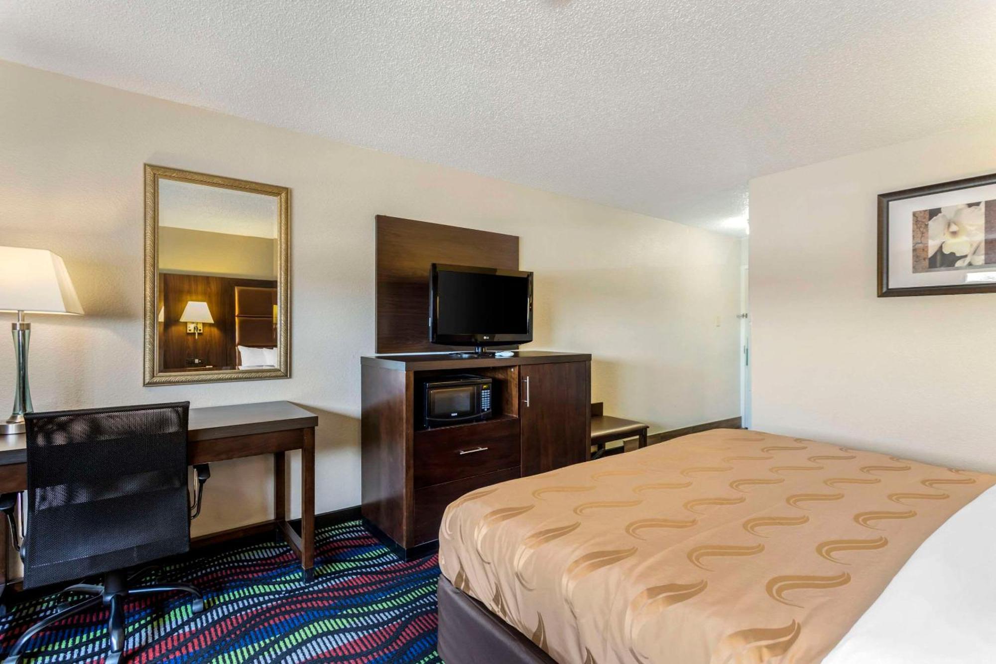 Quality Inn Кууквил Екстериор снимка