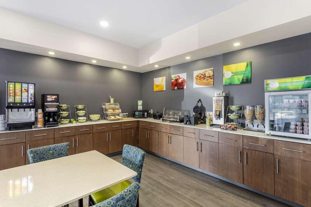 Quality Inn Кууквил Ресторант снимка