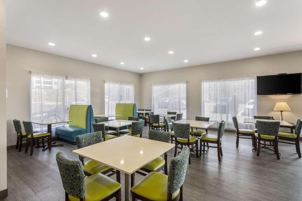 Quality Inn Кууквил Ресторант снимка