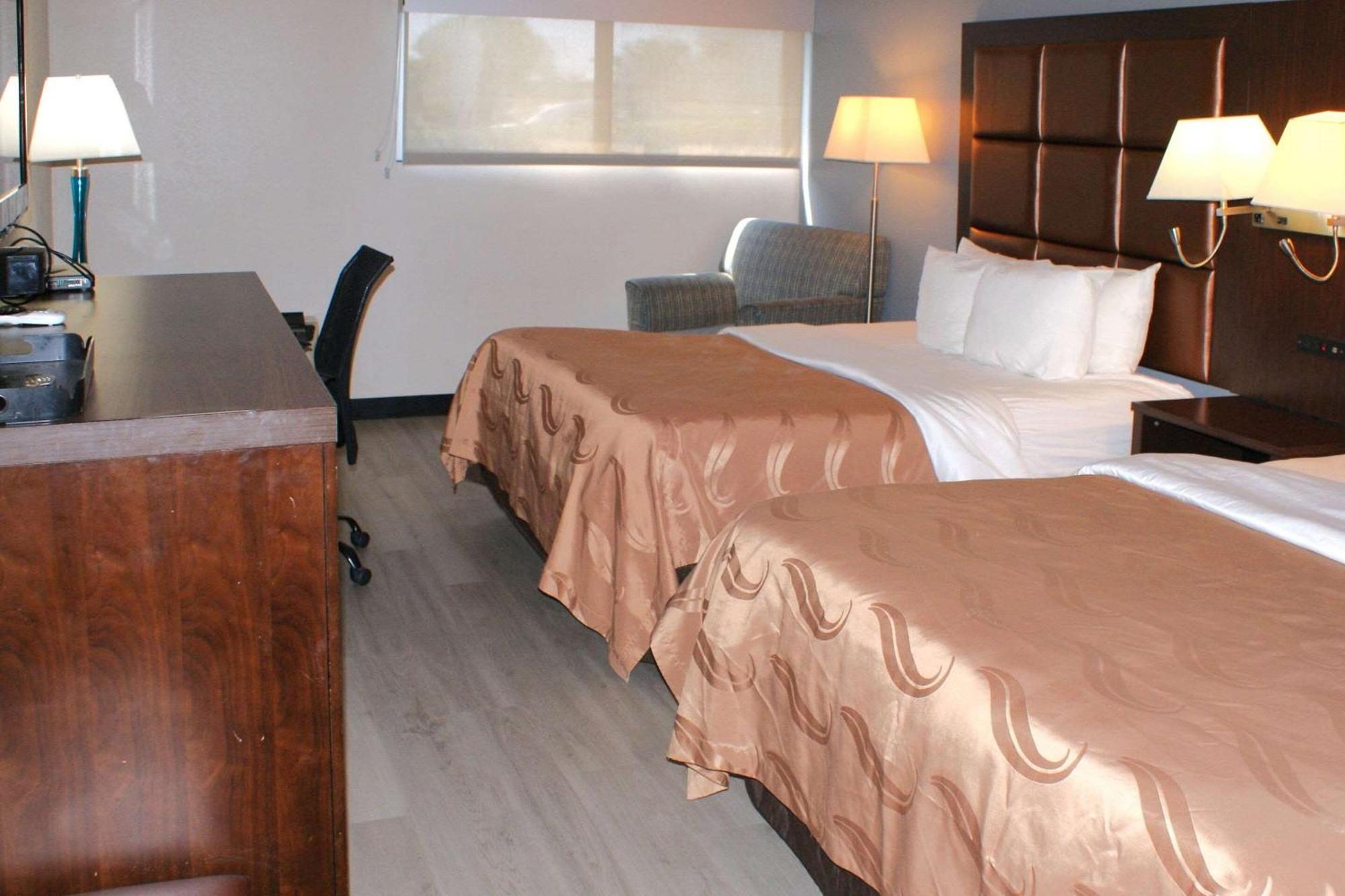 Quality Inn Кууквил Екстериор снимка