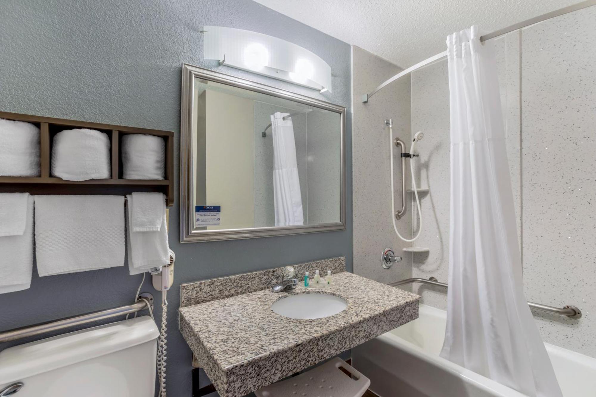 Quality Inn Кууквил Екстериор снимка