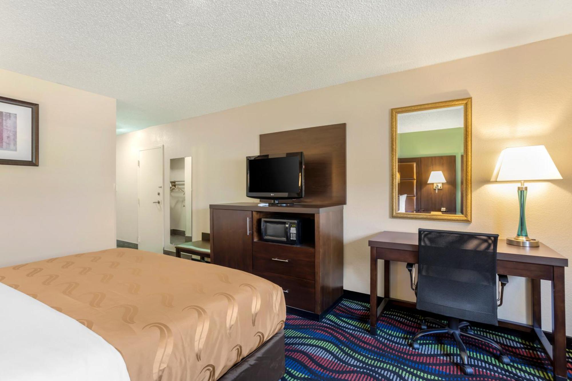 Quality Inn Кууквил Екстериор снимка