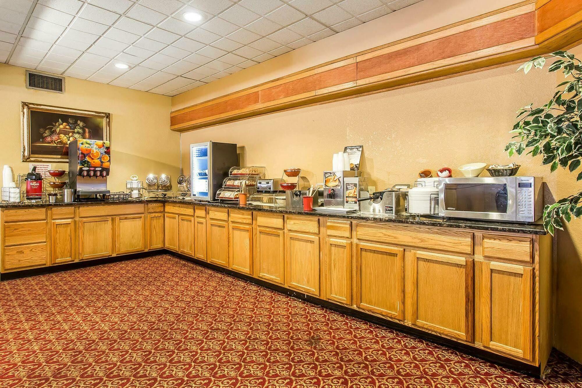 Quality Inn Кууквил Екстериор снимка