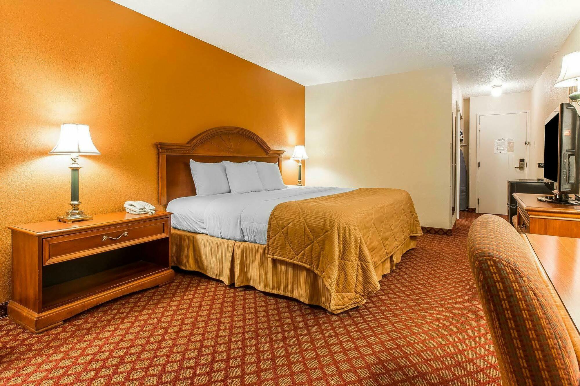 Quality Inn Кууквил Екстериор снимка