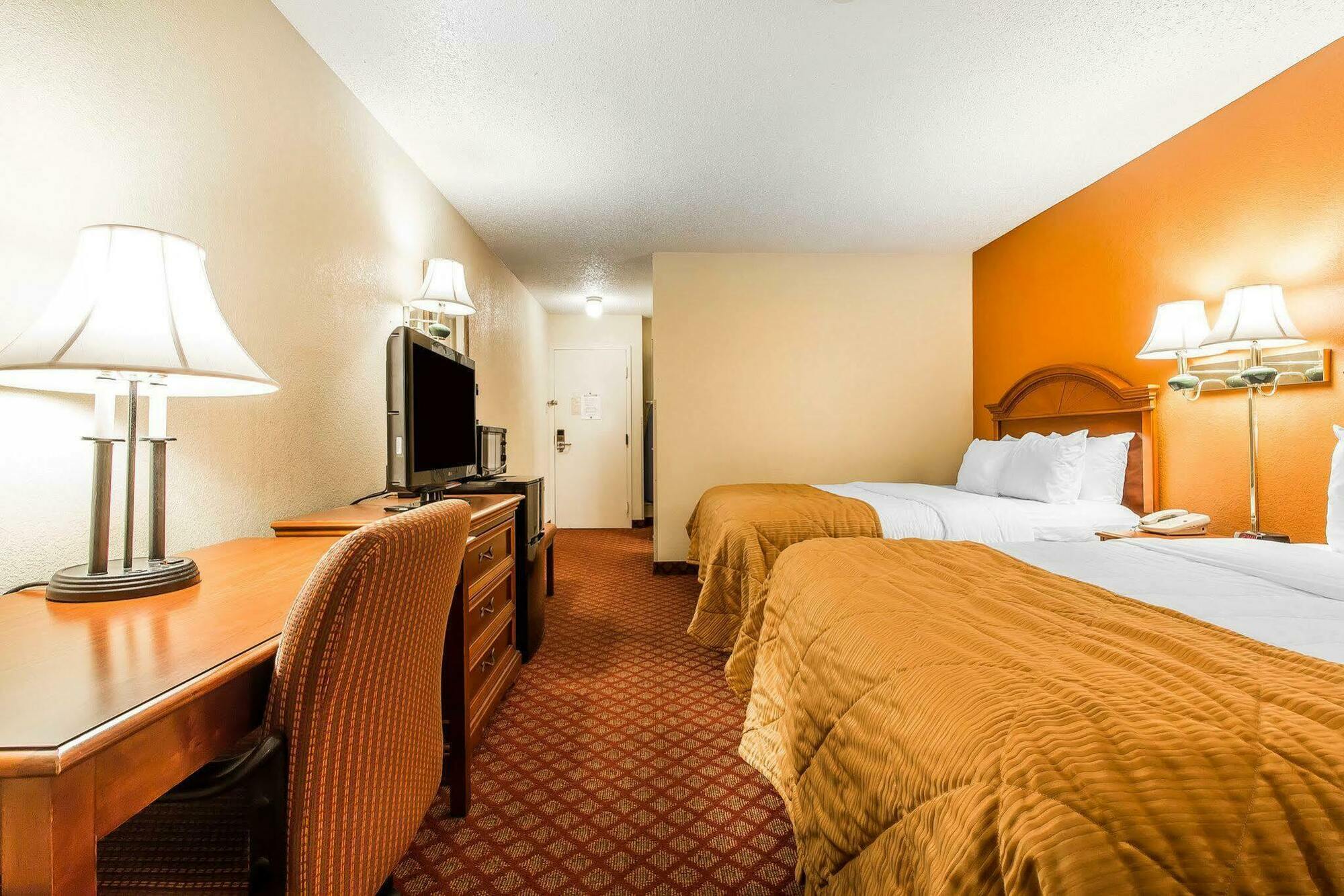 Quality Inn Кууквил Екстериор снимка
